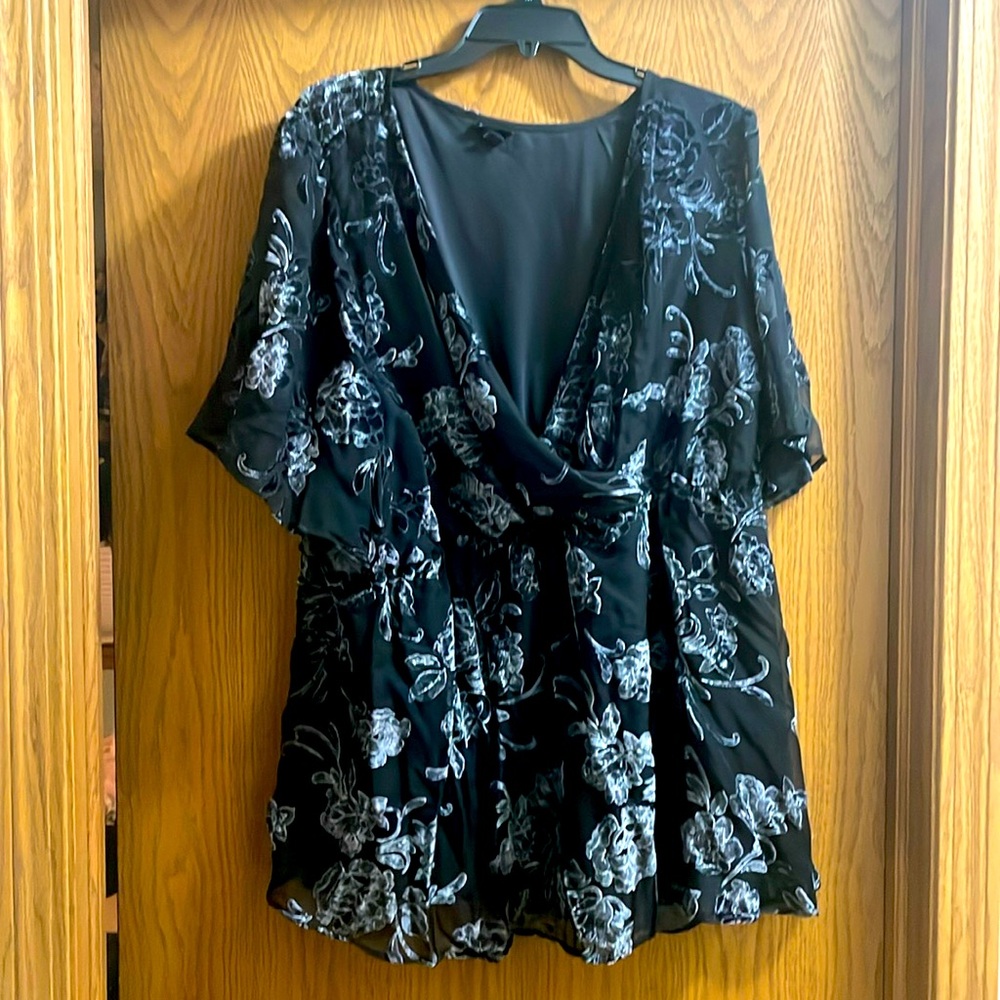 Torrid size 4 black and silver chiffon with velvet appliqué babydoll blouse